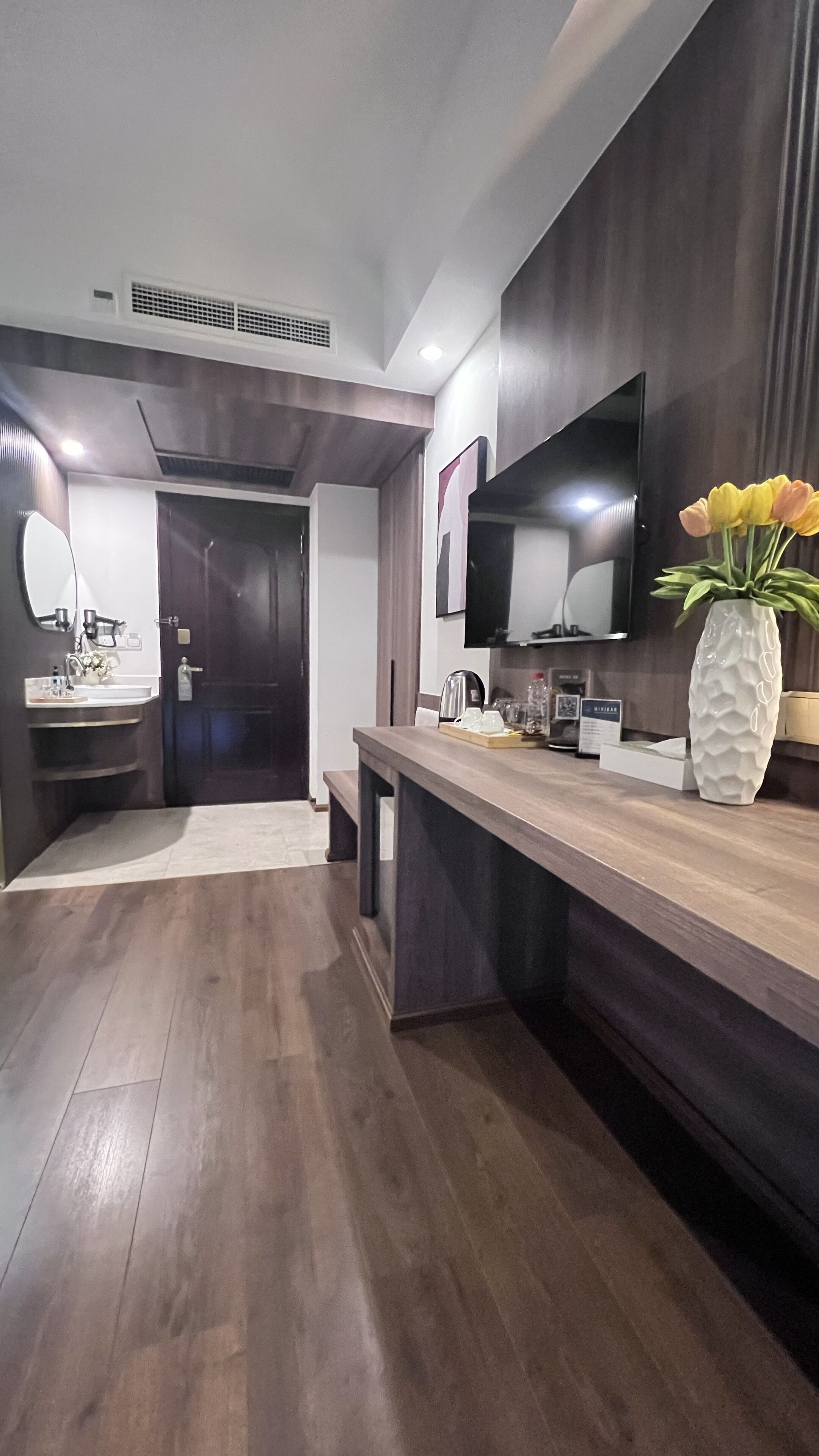 deluxe single room, balcony | 1 bedroom, minibar, in-room safe, individually furnished