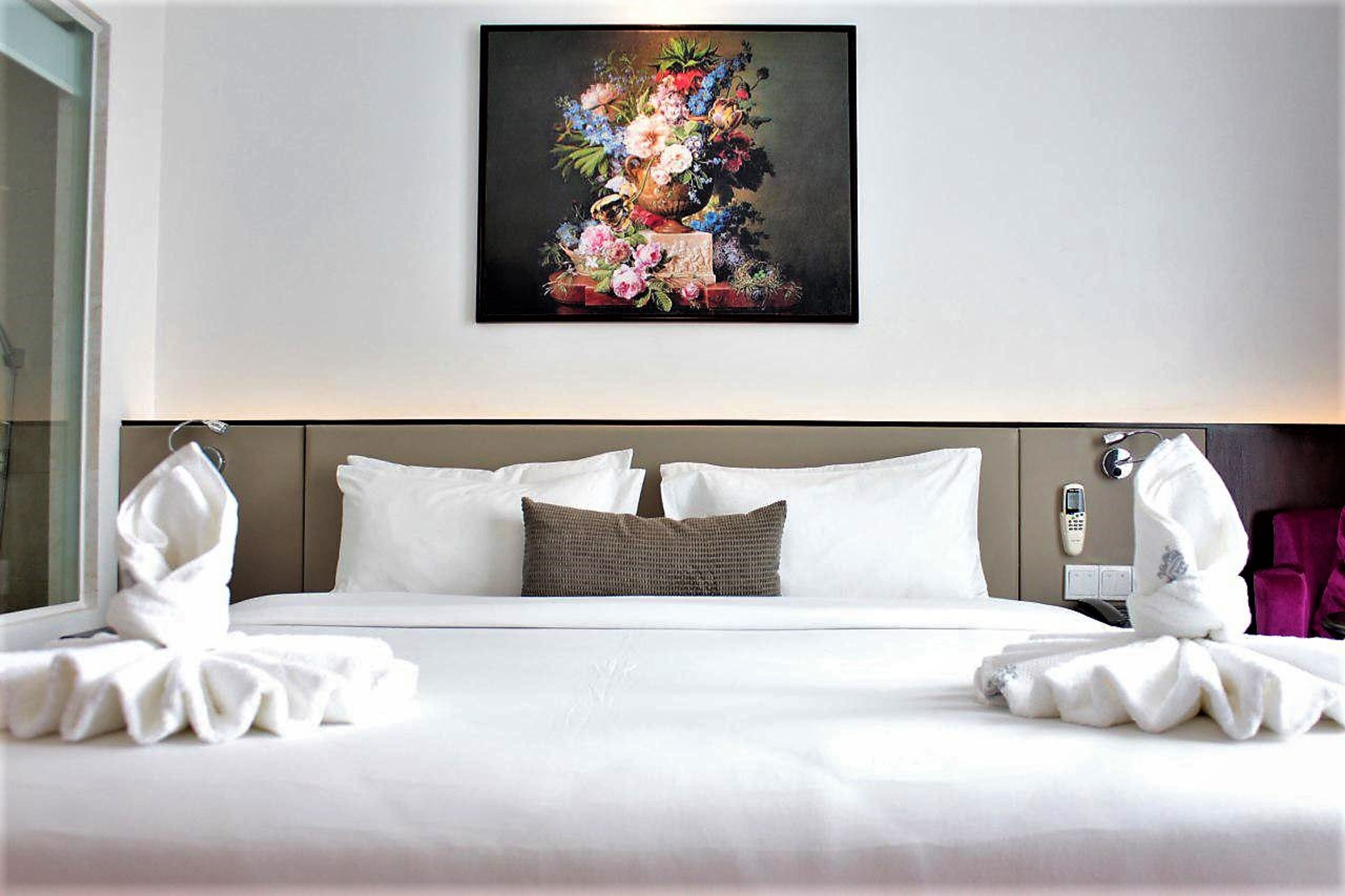 deluxe double room, balcony | 1 bedroom, minibar, in-room safe, individually furnished