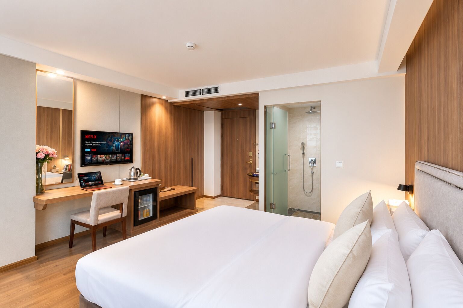 Deluxe Single Room | Minibar, in-room safe, individually furnished, desk