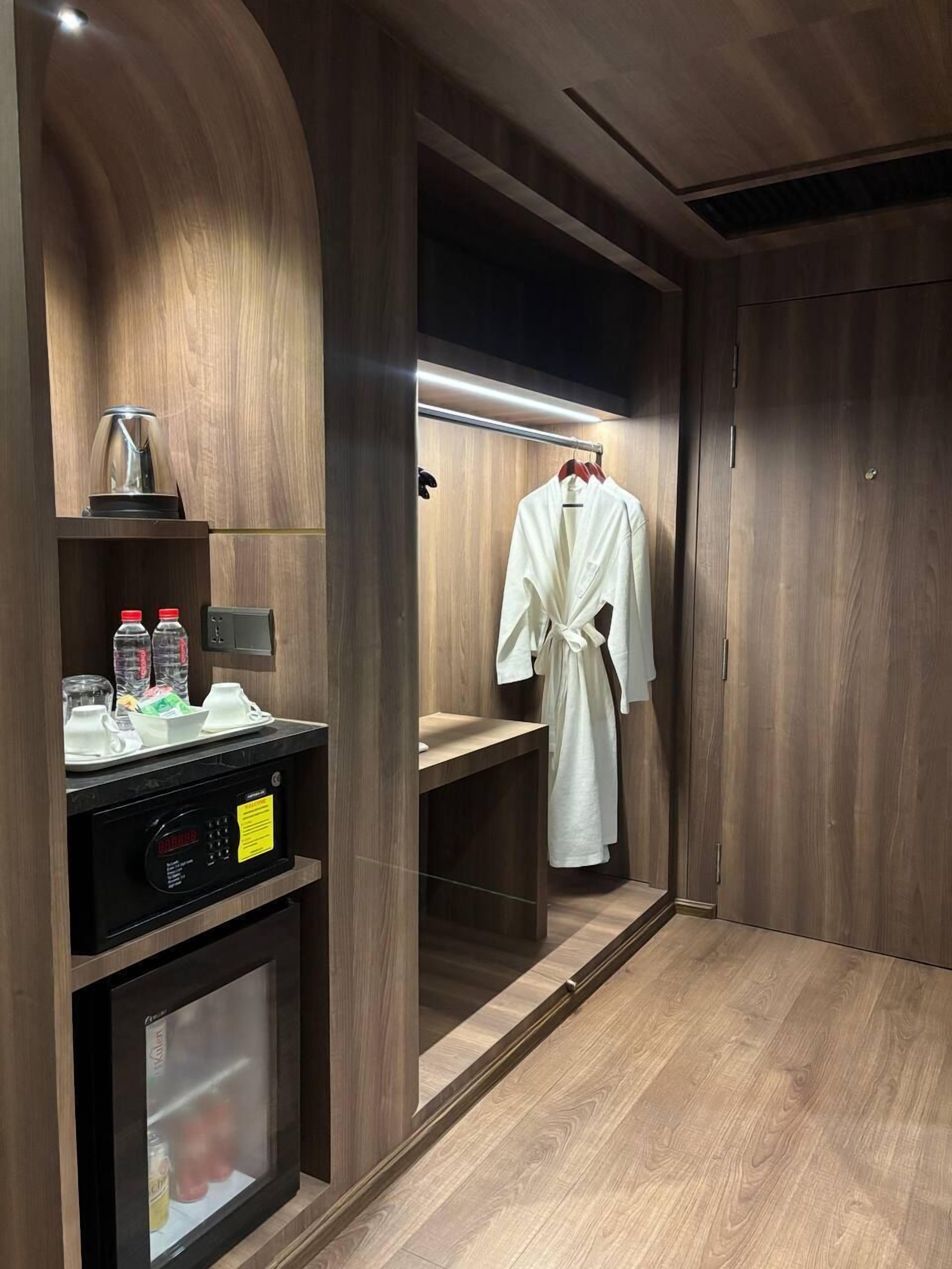 deluxe twin room | room amenity