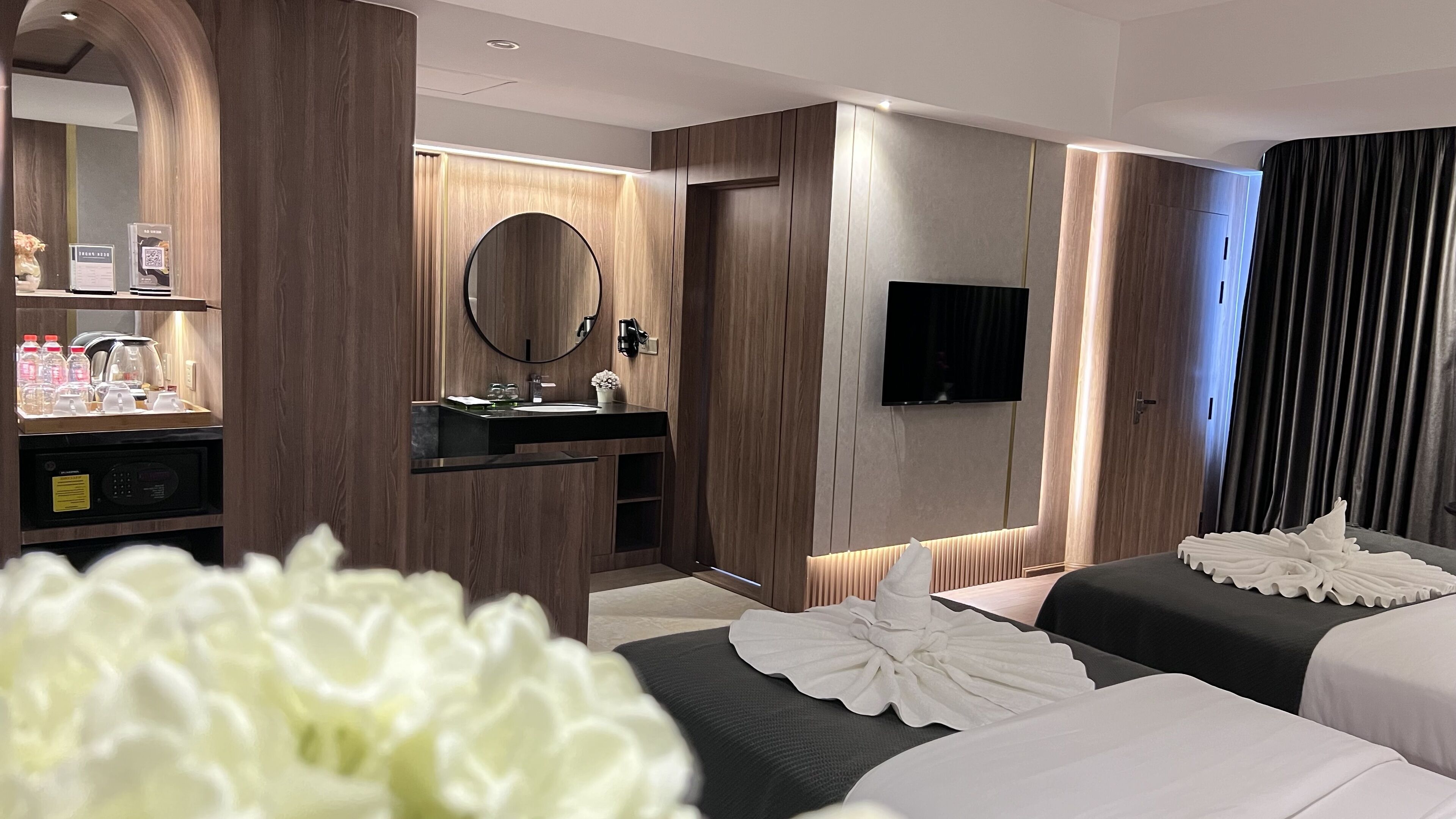 suite family room | bathroom | shower, rainfall showerhead, free toiletries, hair dryer