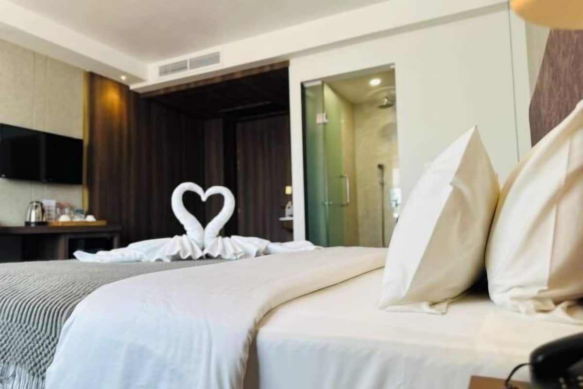1 bedroom, minibar, in-room safe, individually furnished