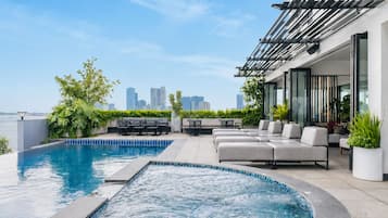 Outdoor pool, open 8:00 AM to 9:00 PM, pool loungers