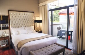 Deluxe Suite, Jetted Tub