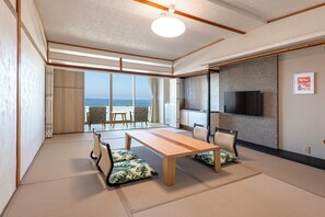 In-room safe, blackout curtains, free WiFi, bed sheets