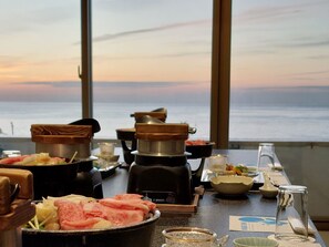 아침 식사 및 저녁 식사 제공, 지역 특선 요리