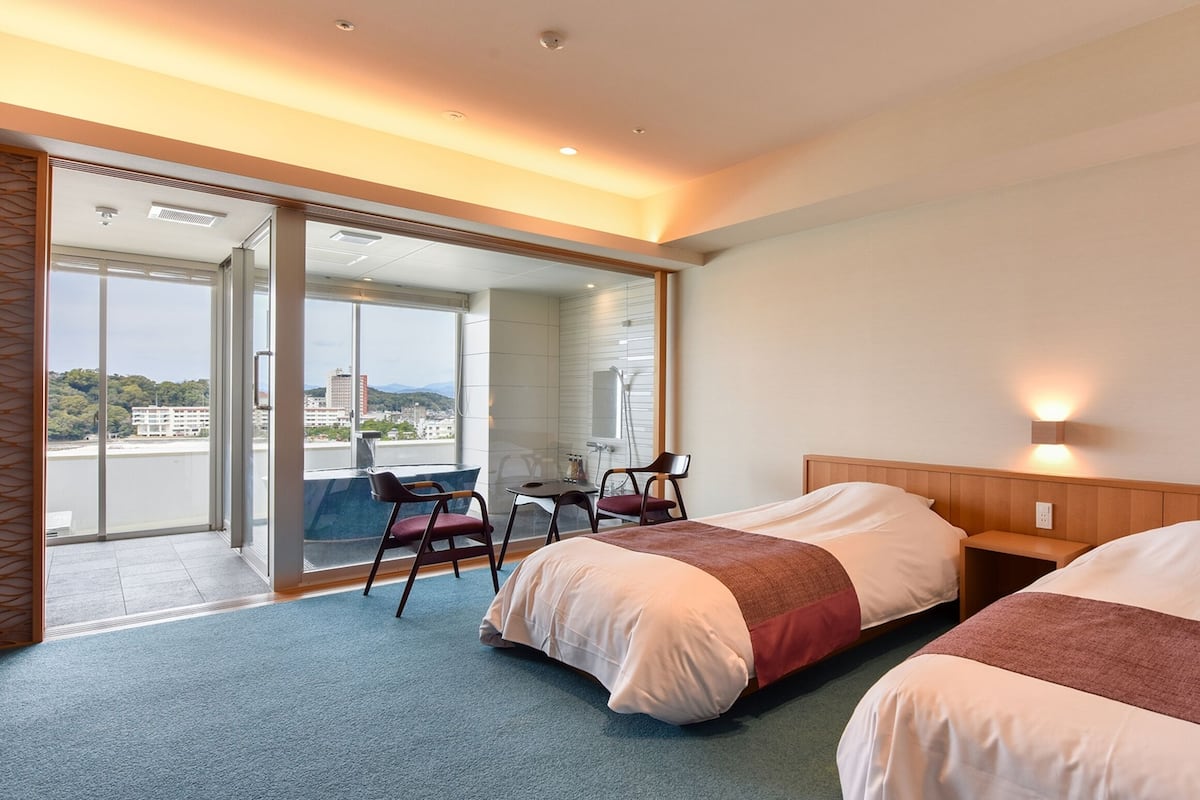 Deluxe Room, 2 Bedrooms, Non Smoking, Ocean View | Peti besi dalam bilik, langsir/tirai gelap terus, Wi-fi percuma