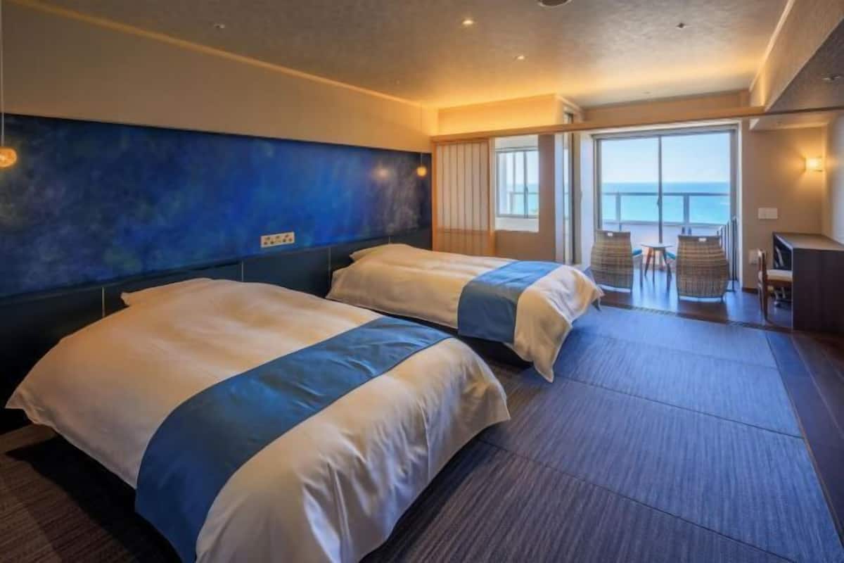 In-room safe, blackout curtains, free WiFi, bed sheets