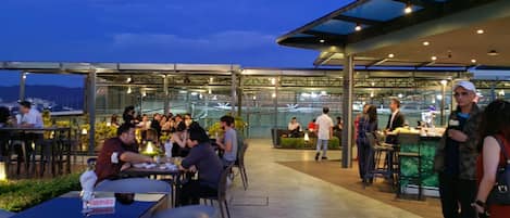 Tempat makan outdoor