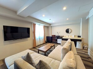 Deluxe Room | 1 bedroom, desk, laptop workspace, blackout curtains