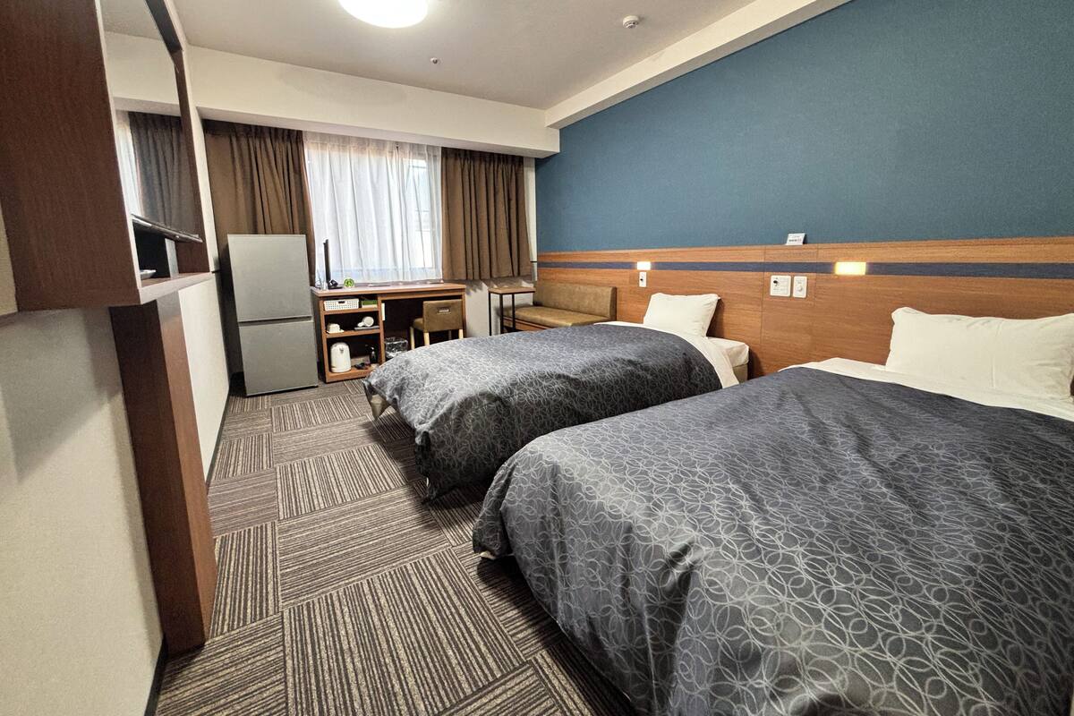 Twin Room, Non Smoking | Gebar bulu kapas, meja, seterika/papan seterika, Wi-fi percuma 