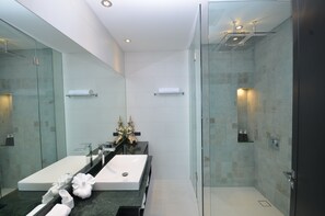 Luxury Penthouse, 4 Bedrooms, Kitchenette, Sea View | Bathroom | Shower, hair dryer, bathrobes, towels