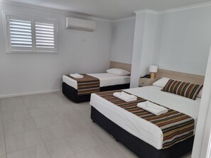 Twin Room | Iron/ironing board, free WiFi - Rockhampton Serviced Apartments (Allenstown)