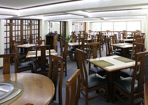 Dinner served - Alfa Hotel (Yangon)