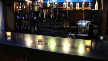 Rooftop bar, al fresco dining