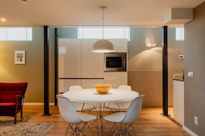 Appartement, 1 chambre | Aire de séjour | Téléviseur à écran plat