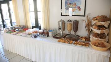 Frukostbuffé varje dag mot avgift