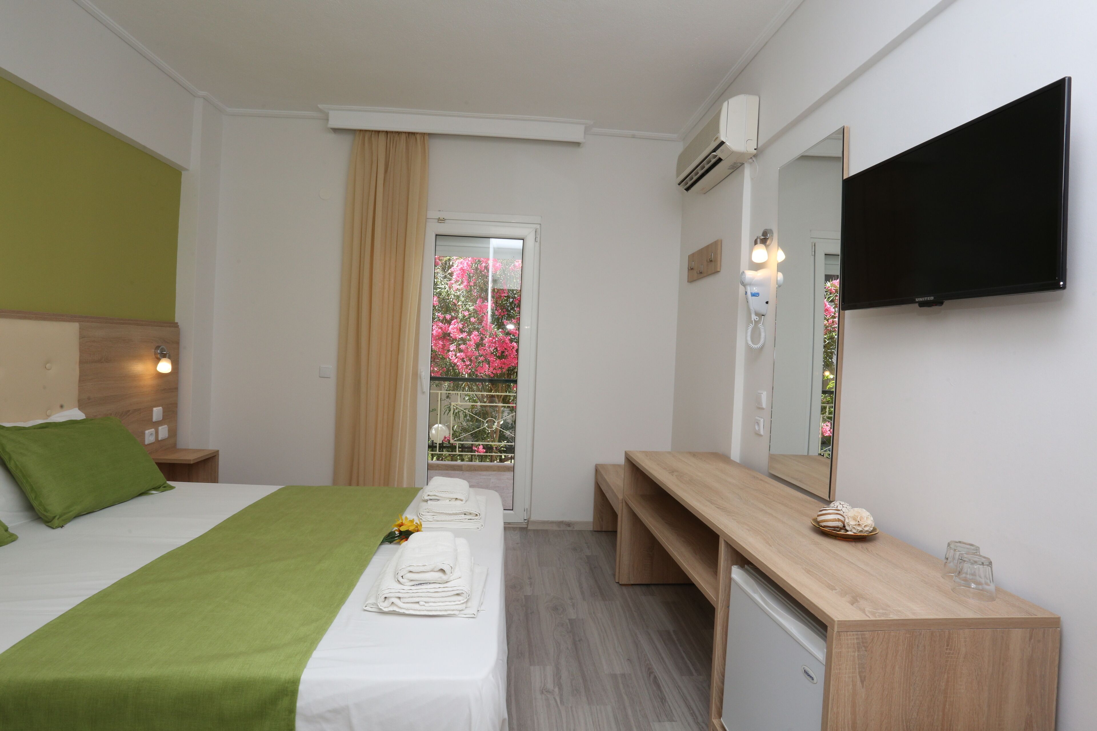 twin room, balcony | minibar, desk, soundproofing, free wifi