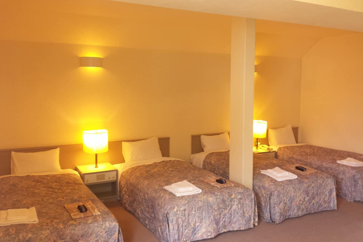 Standard Room | Desk, free WiFi, bed sheets