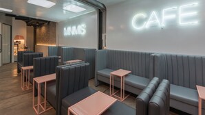Café - Minimis Hostel (Bangkok)