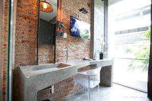 Private L | Chậu rửa trong phòng tắm