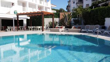 AuĂenpool, LiegestĂŒhle