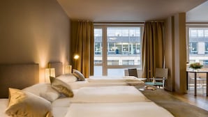 Comfort Triple Room | Desk, soundproofing, free WiFi, bed sheets - Munique Frankfurt City (Frankfurt)
