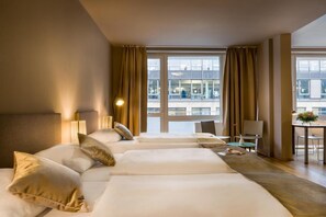 コンフォート トリプルルーム | デスク、防音設備、WiFi (無料)、ベッドシーツ