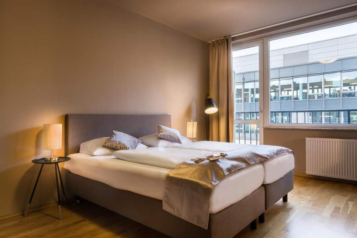 Schreibtisch, schallisolierte Zimmer, kostenloses WLAN, Bettwäsche