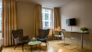 Comfort tweepersoonskamer | Een bureau, geluiddichte muren, gratis wifi, beddengoed