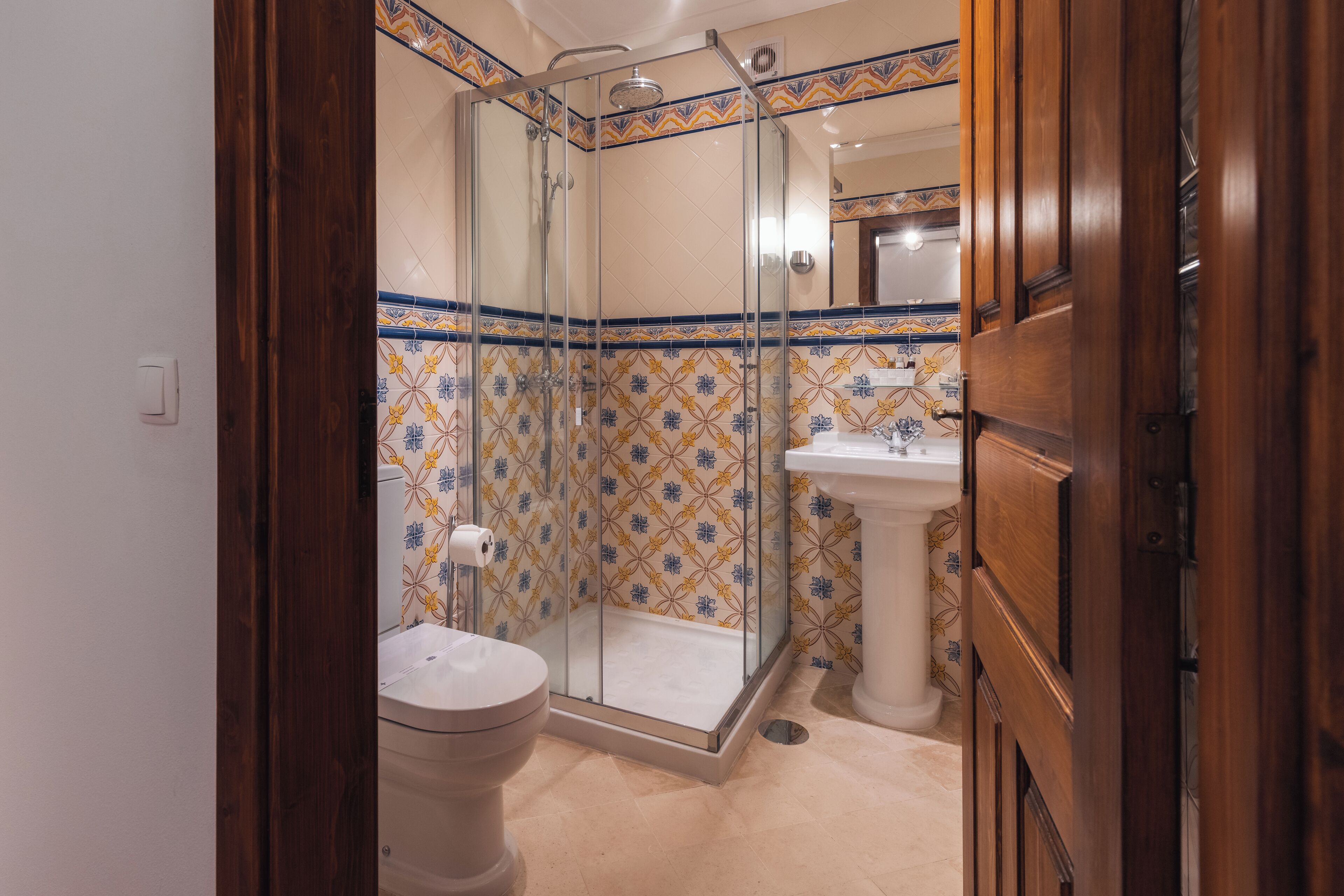 superior double room, 1 bedroom | bathroom amenities | free toiletries, hair dryer, towels