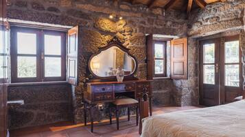 أغطية فراش متميزة وطراز فريد لكل وحدة وتجهيزات عازلة للصوت