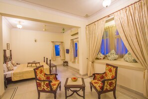 Royal-Suite | 1 Schlafzimmer, hochwertige Bettwaren, Zimmersafe, individuell dekoriert