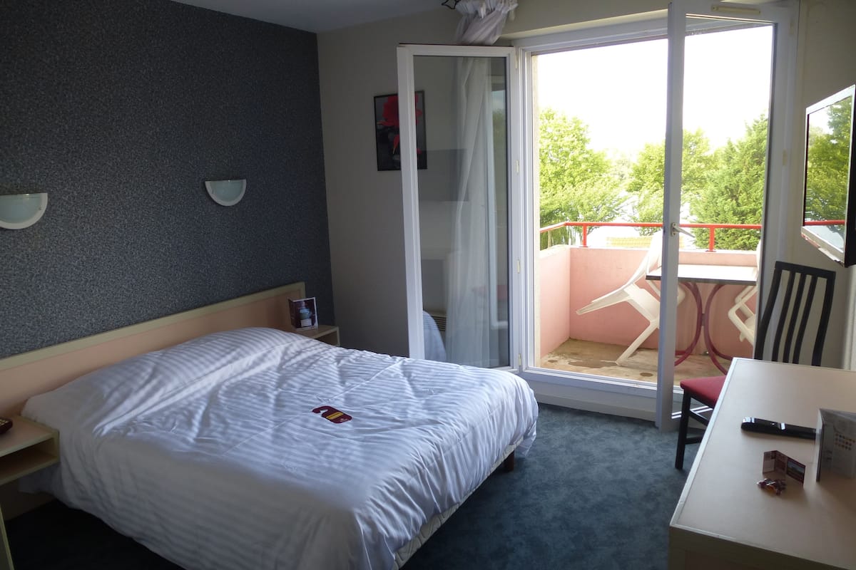 Comfort Double Room | Desk, free WiFi, bed sheets