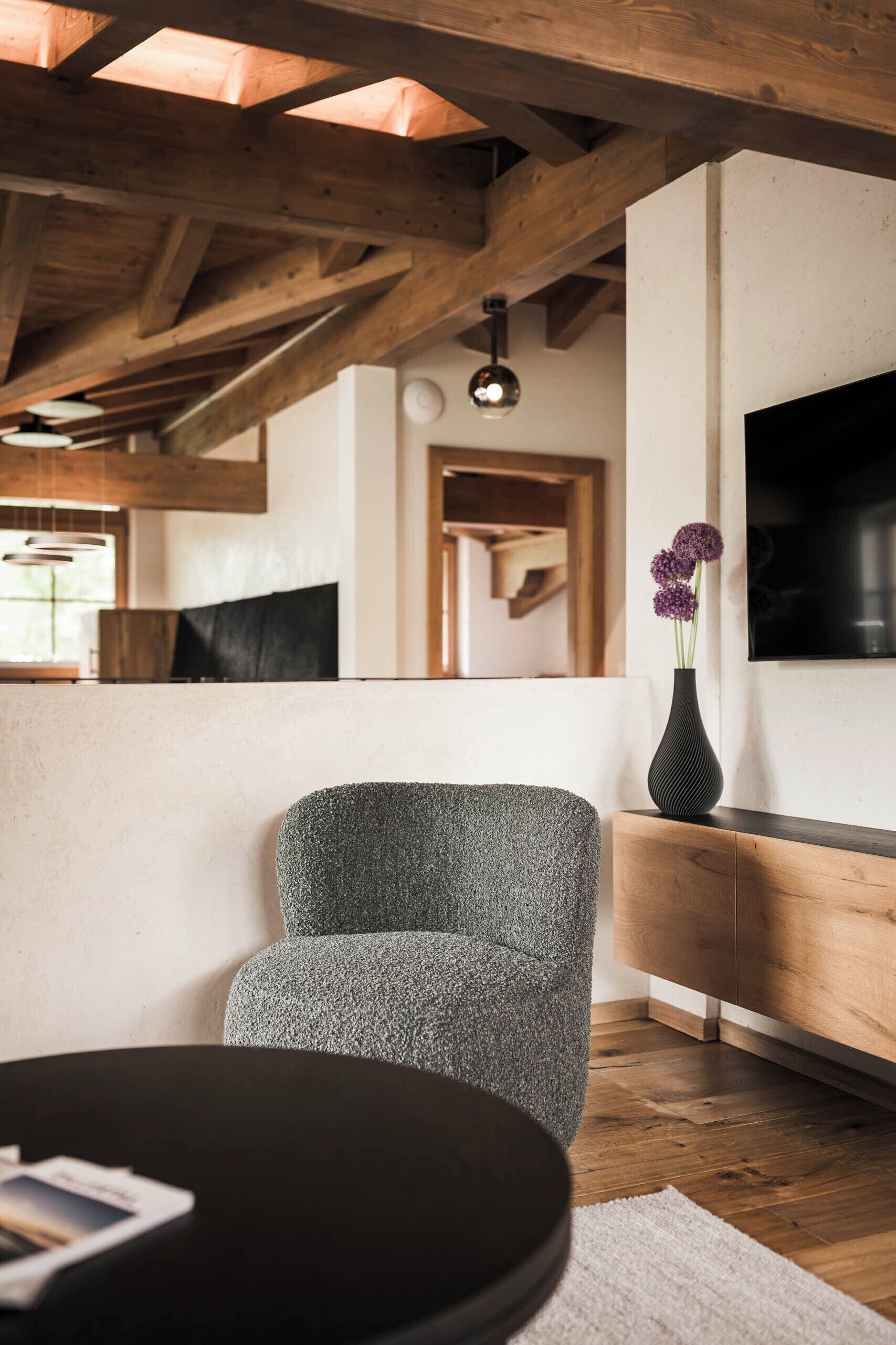 55-inch flat-screen tv with satellite channels, tv, netflix