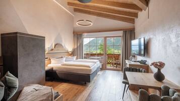 Superior Double Room, 1 Bedroom, Balcony, Valley View | Frette Italian sheets, premium bedding, in-room safe, soundproofing