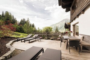 Frette Italian sheets, premium bedding, in-room safe, soundproofing