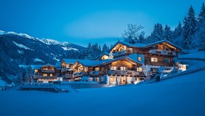 A large, multi-story wooden lodge with multiple balconies and a snow-covered landscape. - Das Kaltenbach (Kaltenbach)