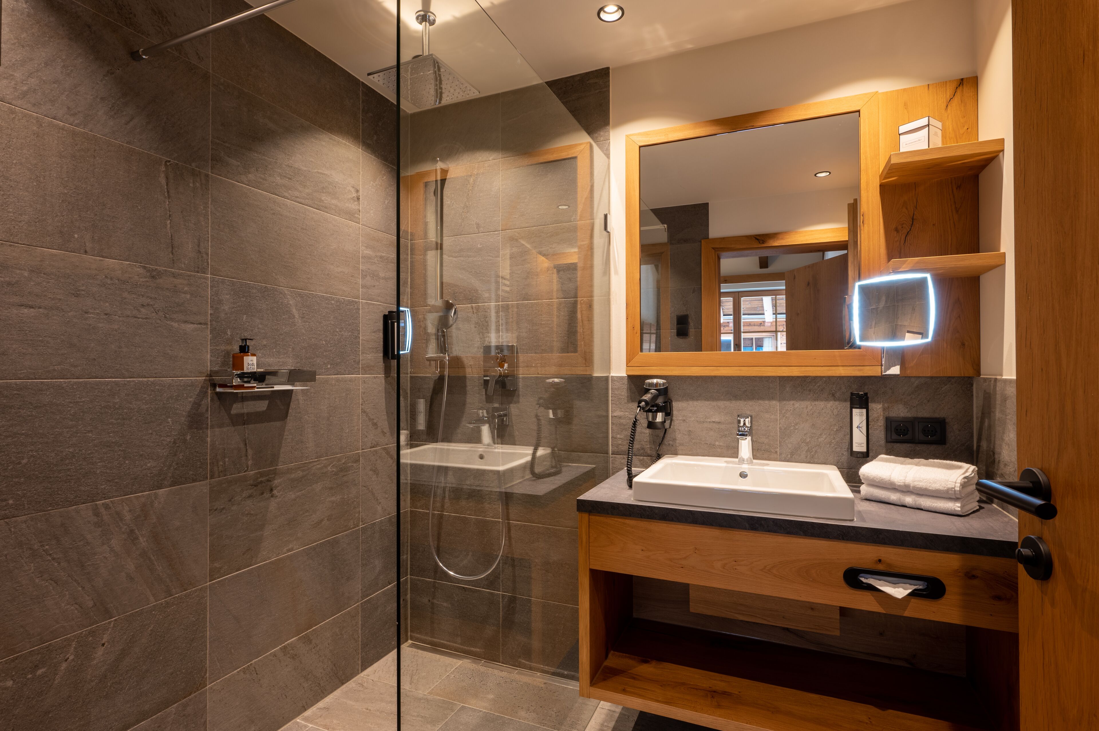 superior penthouse, 3 bedrooms, balcony, mountain view | bathroom | shower, hair dryer, bathrobes, heated floors