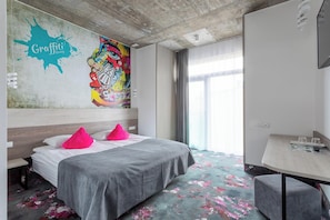 1 habitación, ropa de cama hipoalergénica y escritorio 