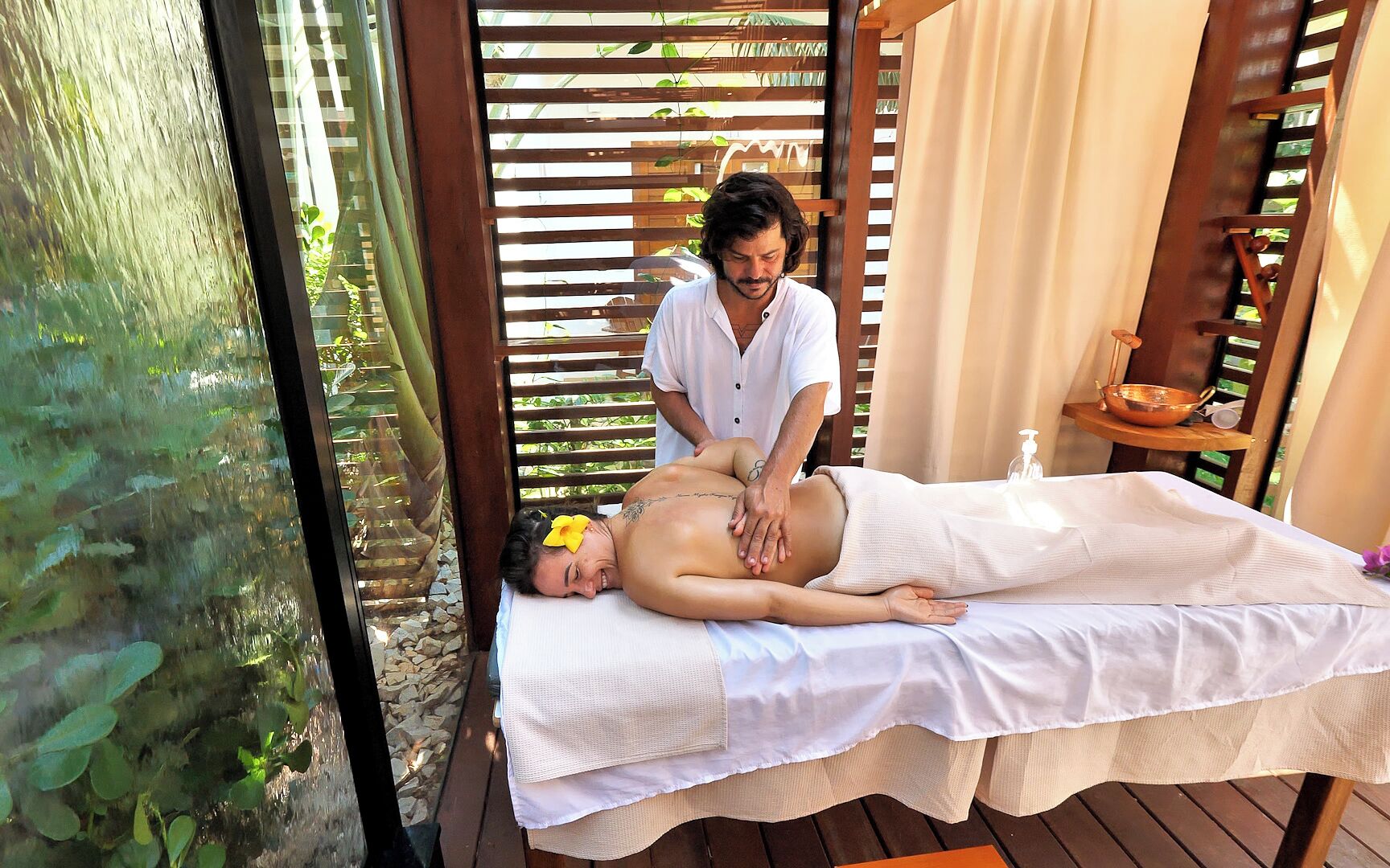 Massasje med varme steiner, dypvevsmassasje og massasje