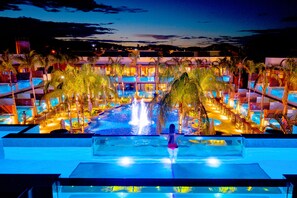 Indoor pool, 3 outdoor pools, pool umbrellas, sun loungers -  Arte da Natureza Hotel Bonito (Bonito)