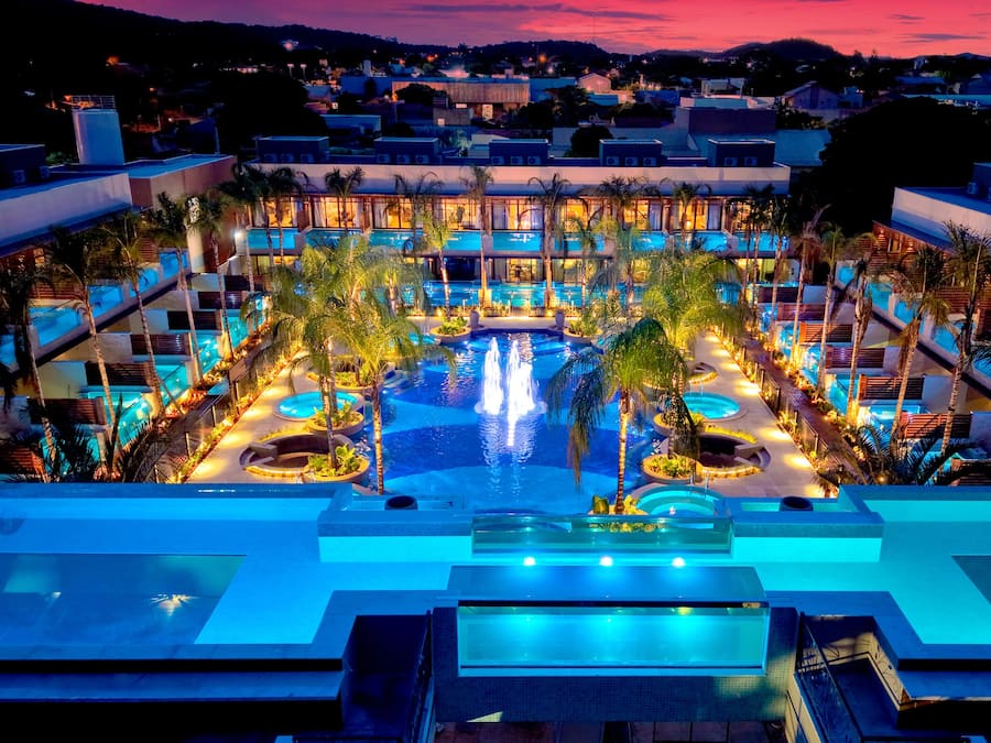 Indoor pool, 3 outdoor pools, pool umbrellas, pool loungers