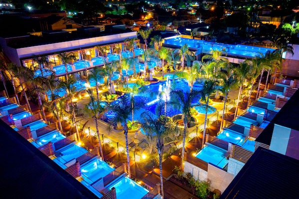 Indoor pool, 3 outdoor pools, pool umbrellas, pool loungers
