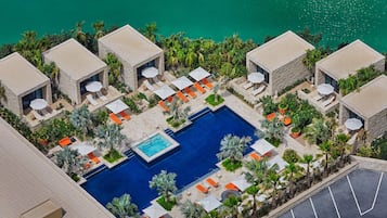 Innenpool, 4 AuĂenpools, Cabañas (gegen GebĂŒhr), Sonnenschirme