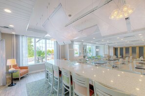 Restaurant - Hampton by Hilton Bar Harbor (Bar Harbor)