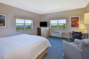King, Room, Refrigerator, Ocean View | Free WiFi, bed sheets - Hampton by Hilton Bar Harbor (Bar Harbor)
