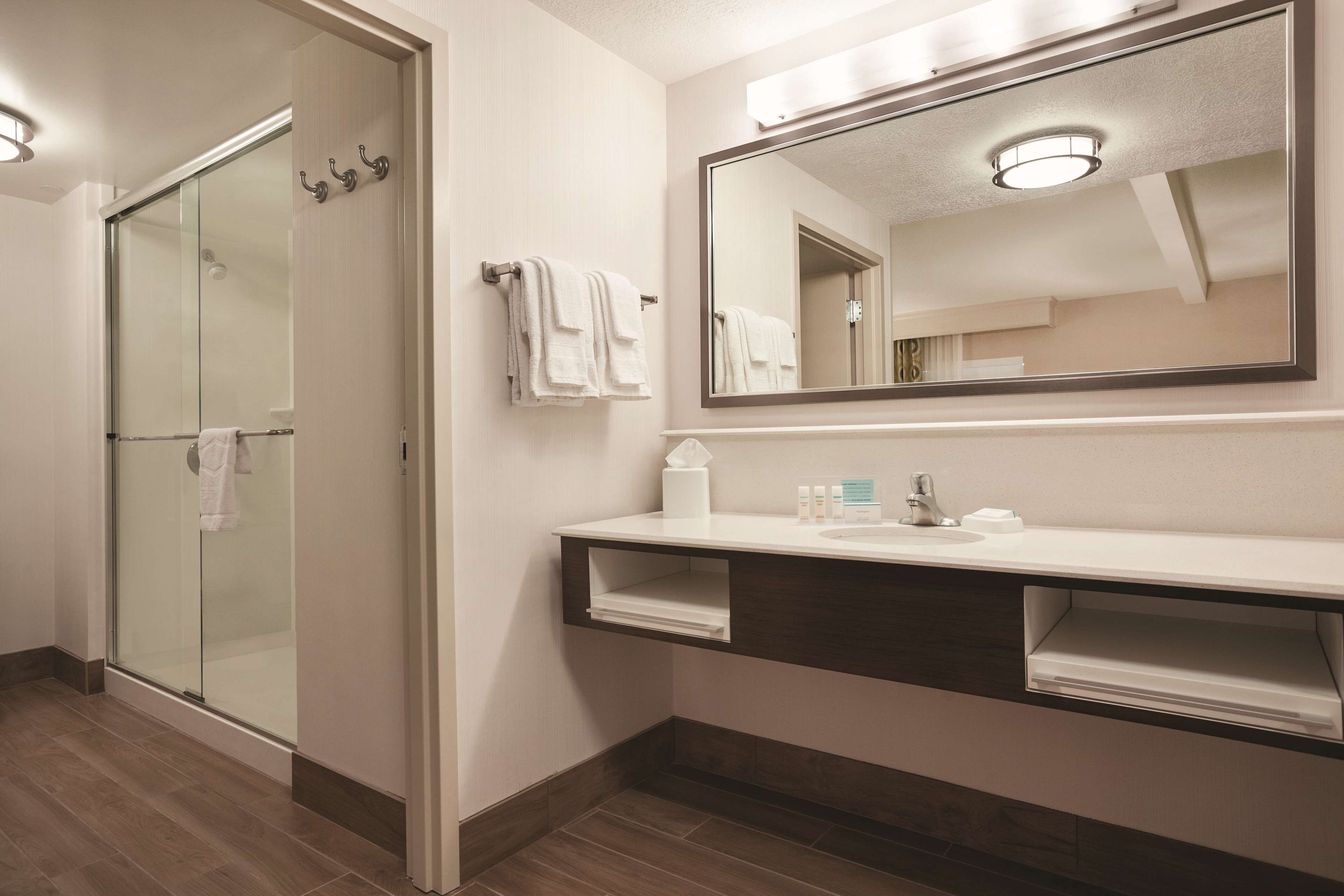 designer toiletries, towels