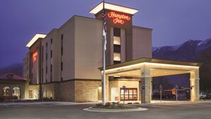 A Hampton Inn hotel with a modern facade, a covered entrance, and a mountain backdrop. - Hampton Inn Brigham City (Brigham City)