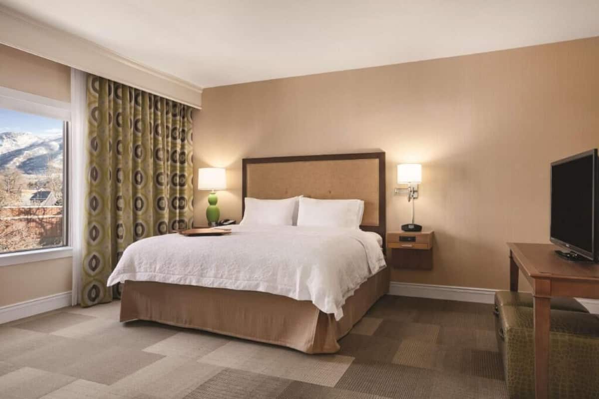 In-room safe, free cribs/infant beds, free WiFi, bed sheets